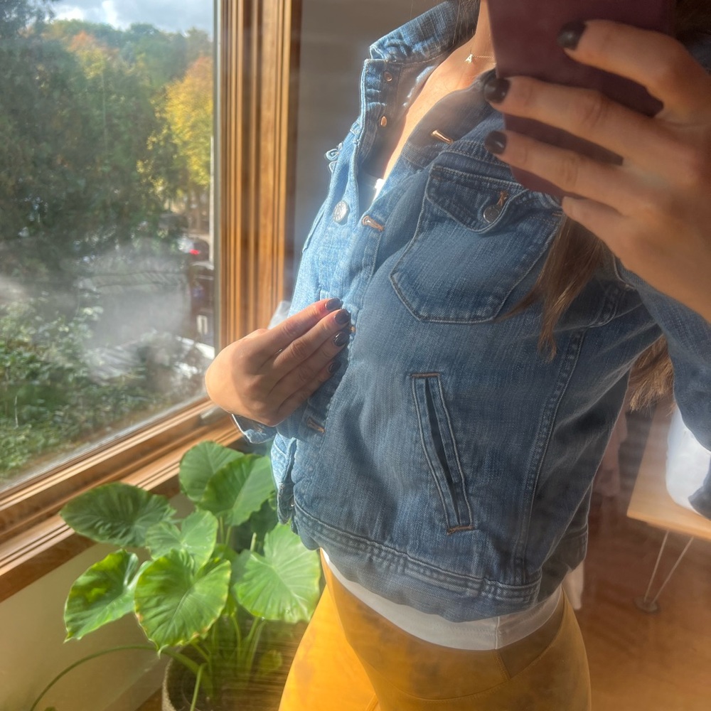 Woman’s cropped J Crew denim jacket! - Picture 8 of 11